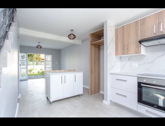 2 BEDROOM APARTMENT SOLD IN RONDEBOSCH EAST